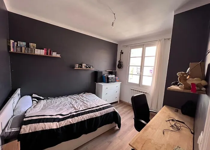 Maison Dans Les Rues Pietonnes Du Vieux Hyeres