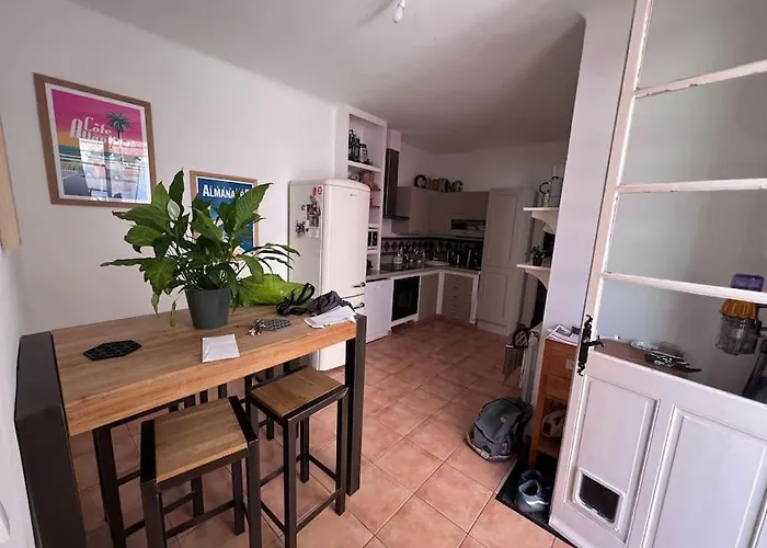 Maison Dans Les Rues Pietonnes Du Vieux Hyeres