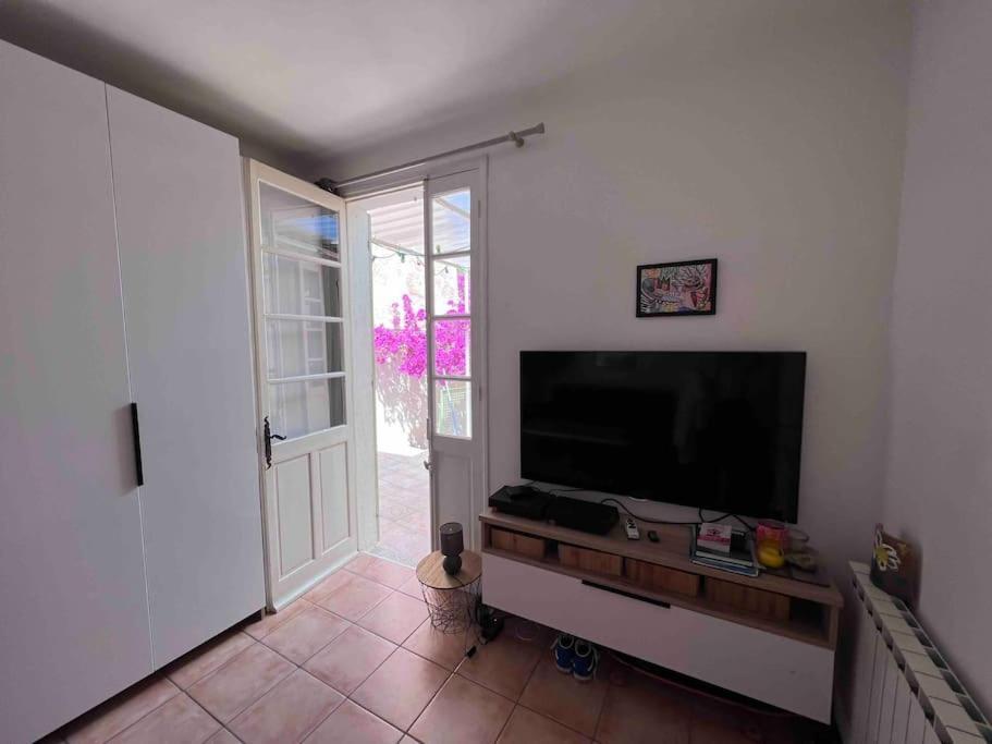 Apartment Maison Dans Les Rues Pietonnes Du Vieux Hyeres